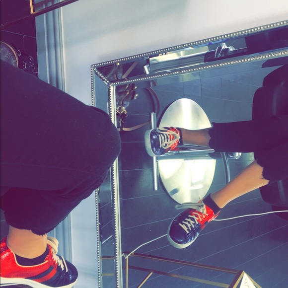 Gucci Ave Snake Skin Sneakers - Picture 2 of 2